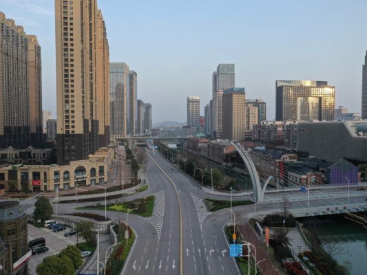 Más fronteras cerradas y medidas excepcionales para frenar Covid-19