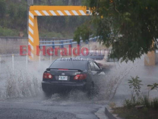 Fuertes lluvias e inundaciones deja ingreso de humedad en la capital (FOTOS)