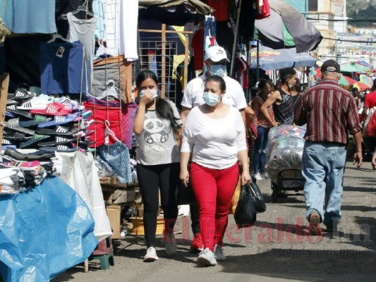 FOTOS: Calles abarrotadas en la capital, mientras casos de covid se disparan