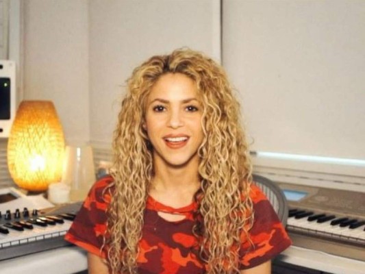 Shakira teme perder la voz si se somete a una operación de garganta