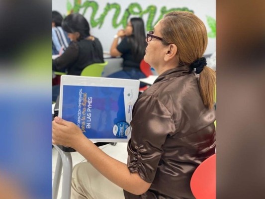 Voces Vitales Honduras y Walmart capacitan a empresarios sobre herramientas digitales