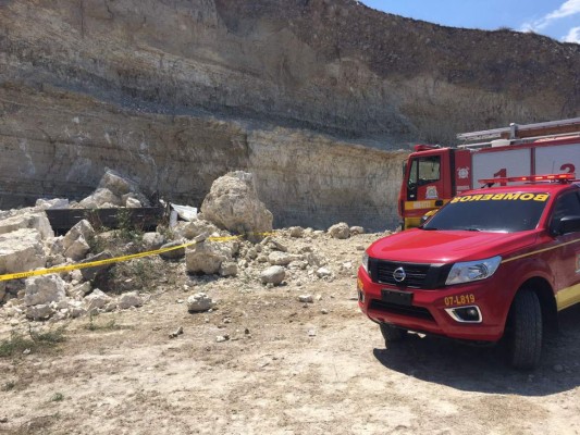 Rescatan con vida a dos jóvenes que estaban soterrados en sector de Comayagua