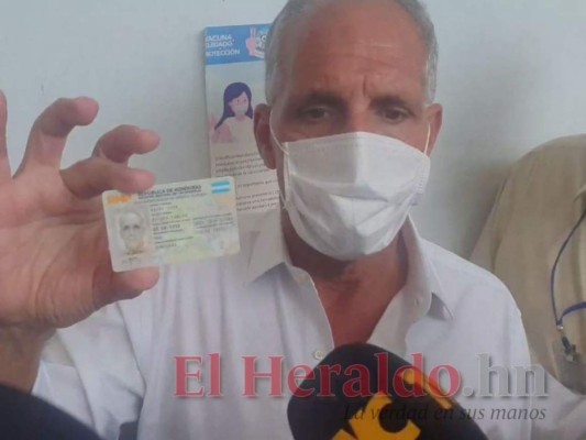 Con paz, tranquilidad y entre la multitud: Así ejerció el sufragio Nasry 'Tito' Asfura