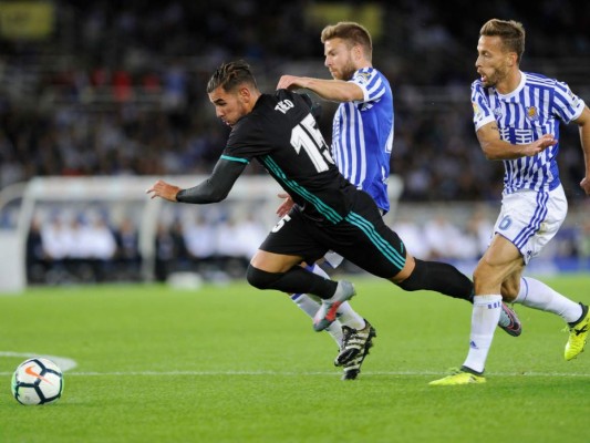 Real Madrid impide que el Barcelona se escape e iguala al Santos de Pelé