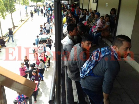 Abarrotadas permanecen las oficinas del RNP en la capital&nbsp;&nbsp;