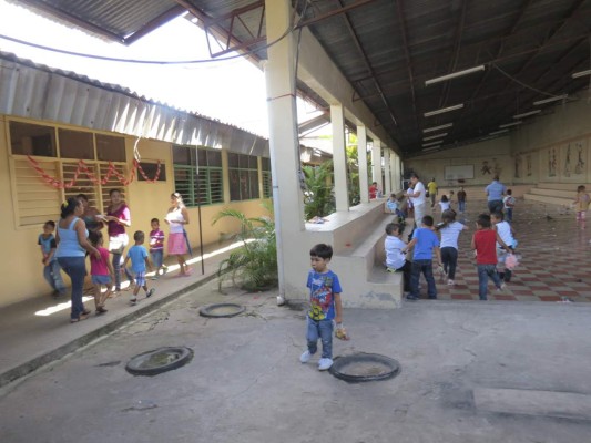 Celebran aniversario de jardín de niños