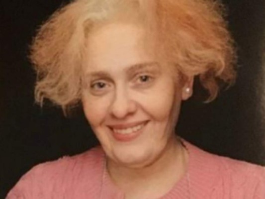 La cantante Adele festeja su cumpleaños 29 con canas y arrugas