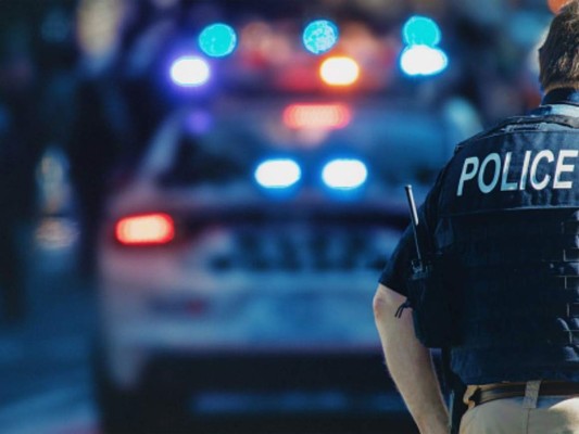 Hallan a tres niños abandonados junto a cadáver de su hermano en Texas, EEUU