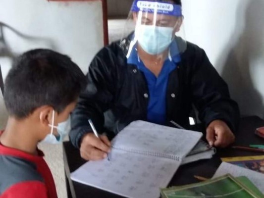 WhatsApp y televisión, los medios más utilizados para educar en la capital