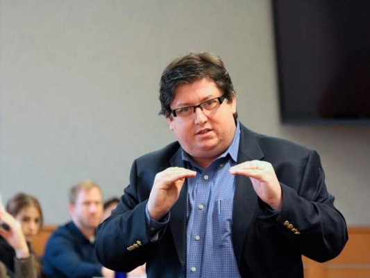 Decano Incae: 'Se debe mantener estable la empresa privada y el sistema financiero'