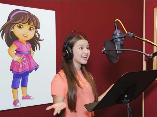 Descubren a ‘Dora, la exploradora’ fumando en la escuela