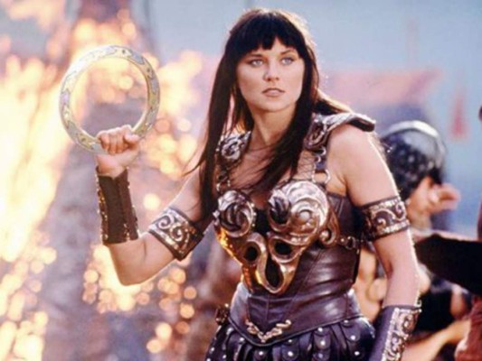 La protagonista de 'Xena, la princesa guerrera' sorprende con rudo cambio de imagen