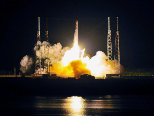 Lanzamiento exitoso de cápsula Dragon hacia la ISS