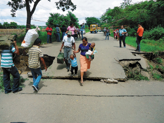 Preparan rehabilitación del paso con instalación de puente provisional