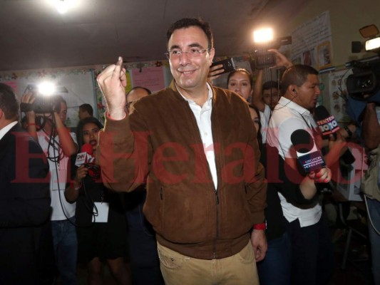 Luis Zelaya acepta derrota del Partido Liberal y felicita a Salvador Nasralla
