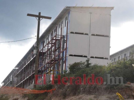 El proyecto de las casas contenedores aún no se termina en un cien por ciento. Foto: Emilio Flores/El Heraldo