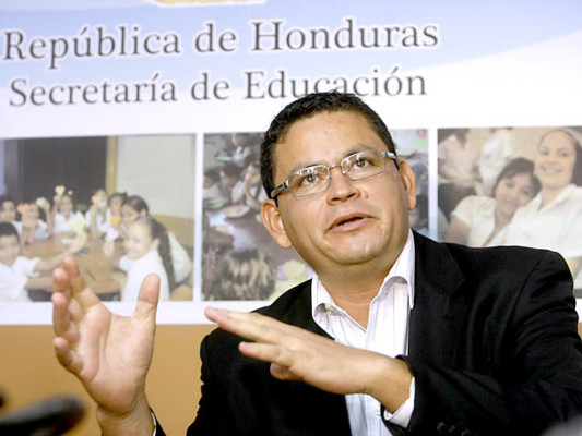 Secretaría recuperará control de educación en manos de diputados