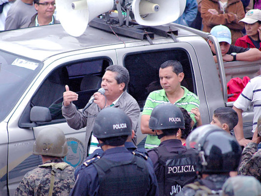 Marcha de maestros paraliza el tráfico en la capital hondureña