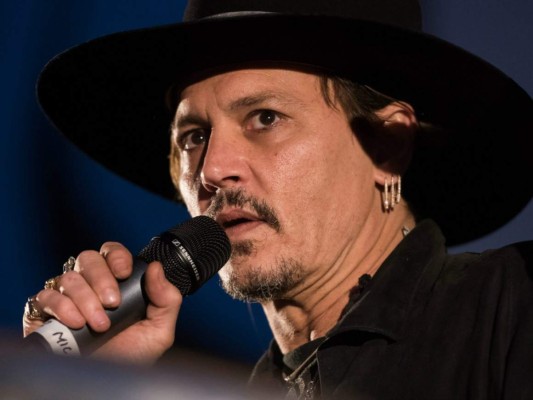 Johnny Depp se disculpa por broma de asesinato de Donald Trump