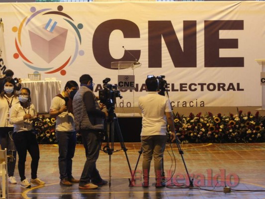 Todo listo en el Instituto Central para dar inicio a la fiesta democrática (FOTOS)