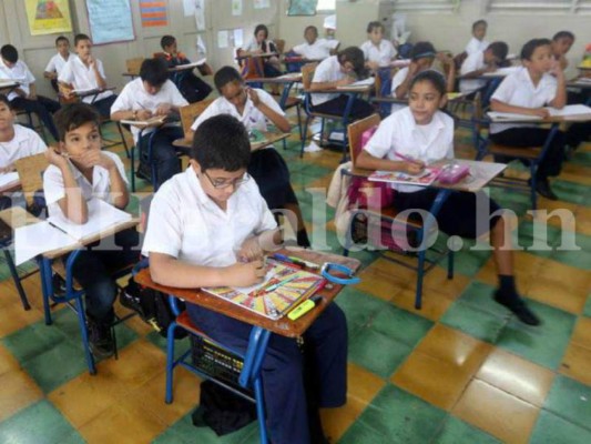 Comisión Presidencial avala la revisión de los planes de estudio