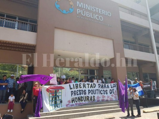 Manifestantes piden al Ministerio Público liberar a 21 supuestos presos políticos