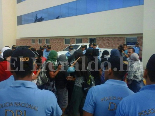 Estudiantes desalojaron pacíficamente la UNAH, luego de haberse violentado autonomía