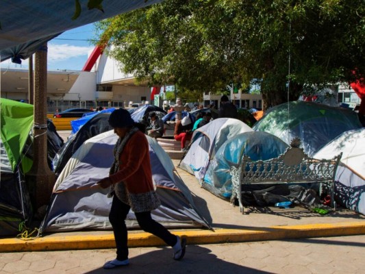 Juez bloquea requerimiento de seguro de salud para migrantes