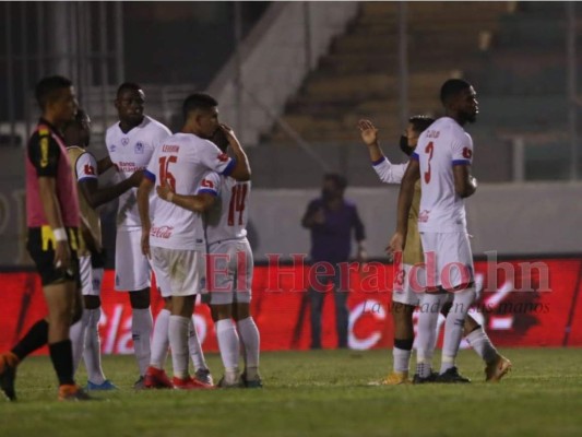 Frustración españolista y celebración de los leones: lo que no se vio de la final de grupos