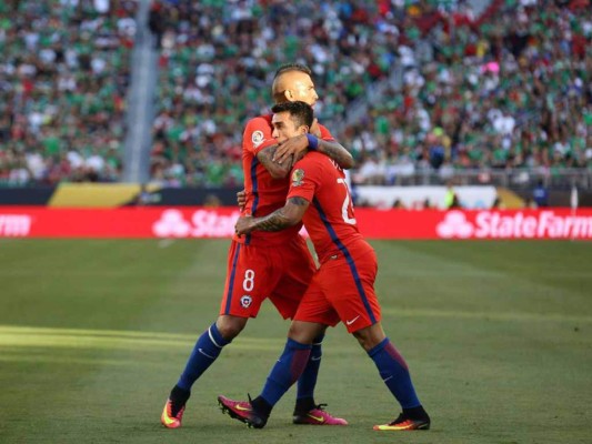 Chile apabulla 7-0 a México y avanza a semis