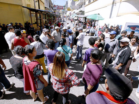 Zafarrancho entre policías y vendedores