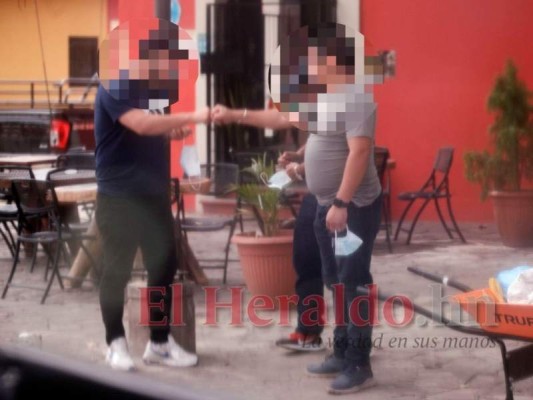 En una charla amplia, el tramitador aseguró conseguir visas de trabajo para personas. Foto: El Heraldo