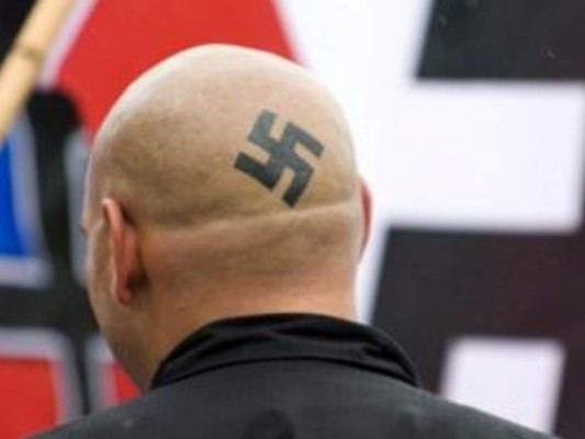 Arrestan a neonazi por amenaza de 'exterminar' a todos los latinos de Miami