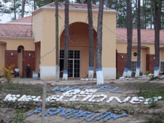 ¡Hasta los trofeos se llevaron del hotel de la Fenafuth!