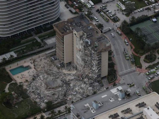 Nuevo balance en edificio derrumbado de Florida pasa a cinco muertos y 156 desaparecidos