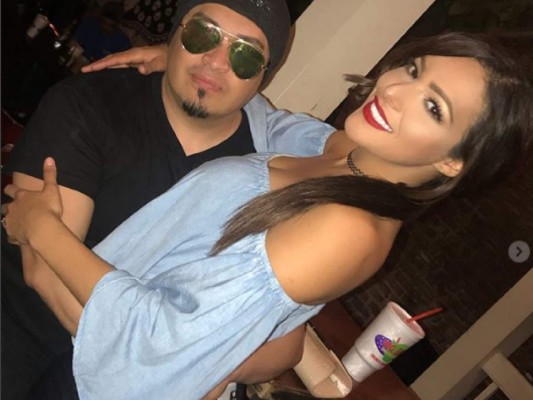 Nathalia Casco presume sus anillos de matrimonio