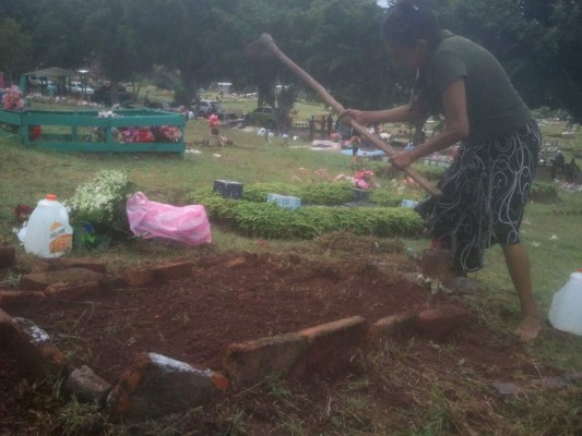 Honduras: Capitalinos recuerdan a sus muertos en el Día de los Santos