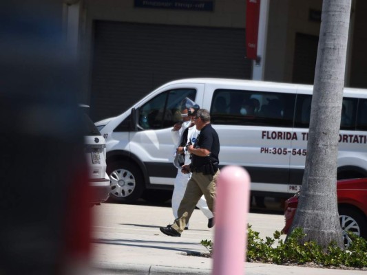 FOTOS: Así atracó en Miami crucero con muertos y enfermos de Covid-19
