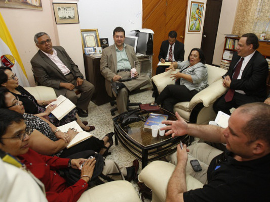 Hoy nombran directores del hospital Escuela