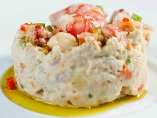 Ensalada Rusa de aguacate y camarones