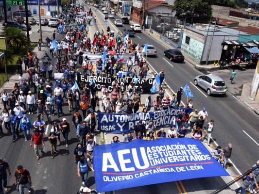 Los manifestantes exigen la renovación de la Comisión de las Naciones Unidas contra la Impunidad en Guatemala (CICIG), Iván Velásquez.
