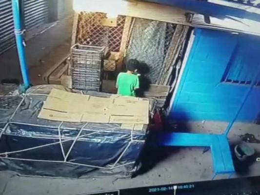 Video: Captan momento cuando niño le prendió fuego a mercado de Choluteca