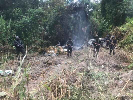 Hallan restos humanos en avioneta con droga que se estrelló en Brus Laguna