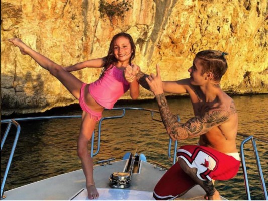 La pequeña Jazmin sigue los pasos de la fama de su hermano Justin Bieber