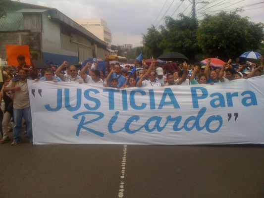 Partido Nacional marcha para exigir inscripción
