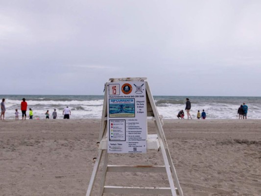 Costa este de EEUU se prepara para recibir a Isaías con fuerza de huracán