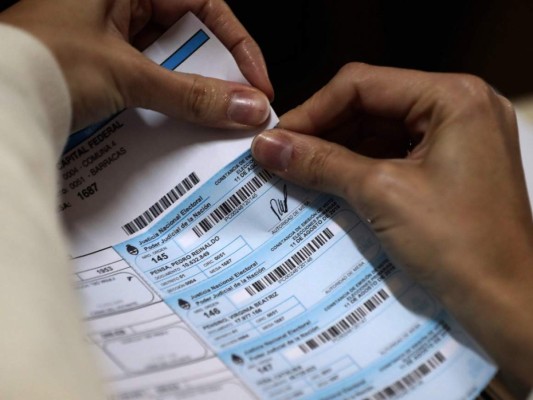 Argentina acude a primarias, ensayo de elecciones presidenciales