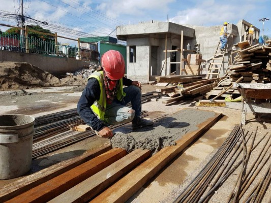 En el Hospital Escuela Universitario se construye una sala de espera.