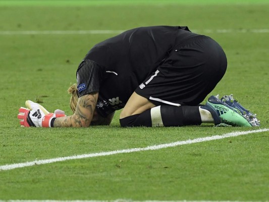 Karius se levantará, asegura Mignolet, su sustituto en el Liverpool