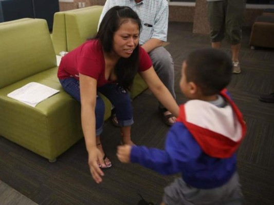 Familias separadas por 'tolerancia cero' demanda a gobierno de EEUU